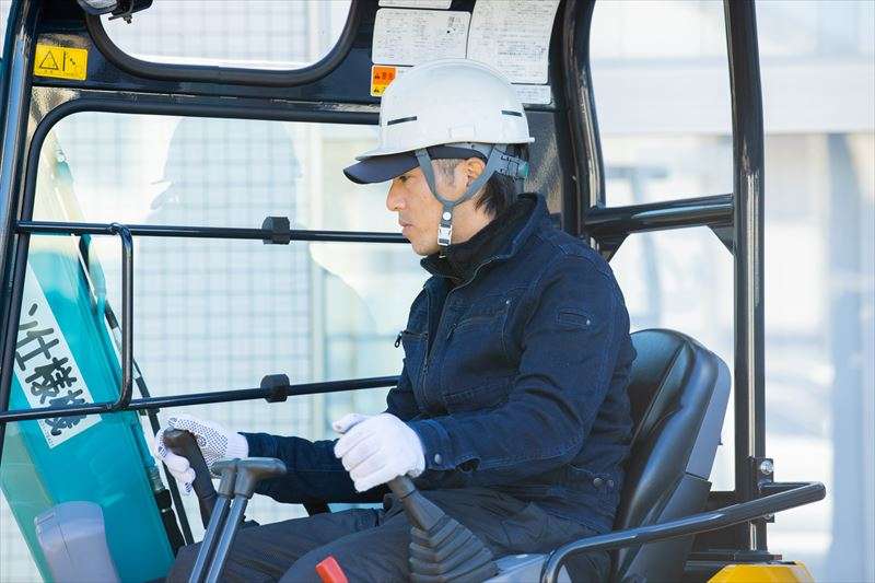 重機オペレーターに必要な資格について